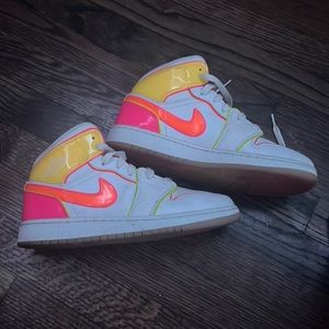 Womens Jordan 1 “edge glow”